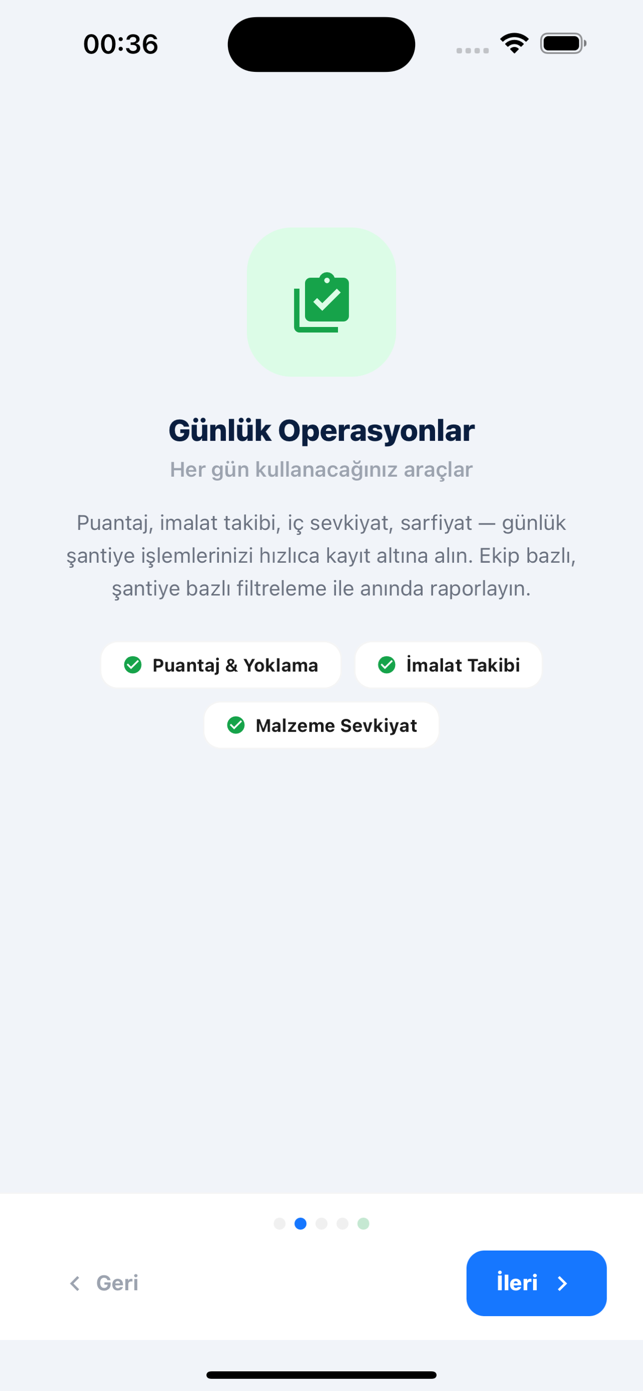 Şantiye programının telefon tanıtım ekranında günlük operasyonlar başlığı; puantaj ve yoklama, imalat takibi, malzeme sevkiyat rozetleri